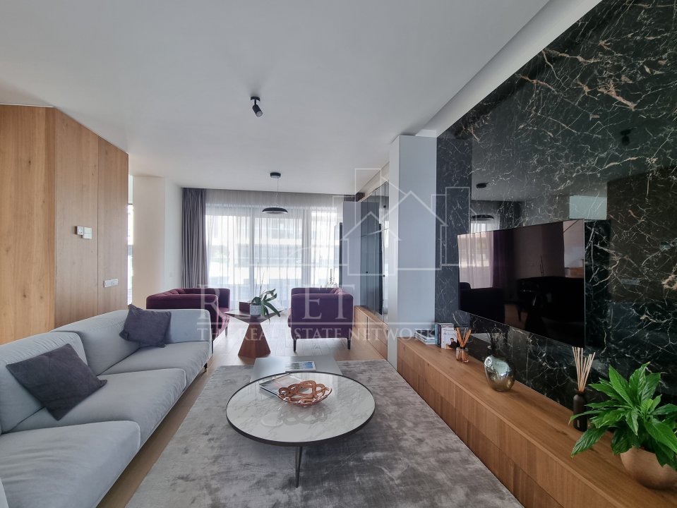  One Herastrau Plaza, Penthouse spectaculos