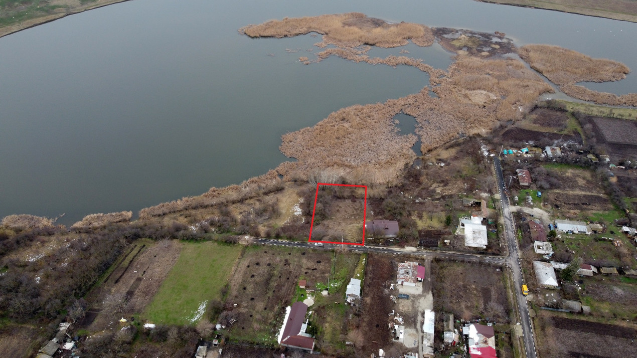 Teren cu deschidere la lac Naipu
