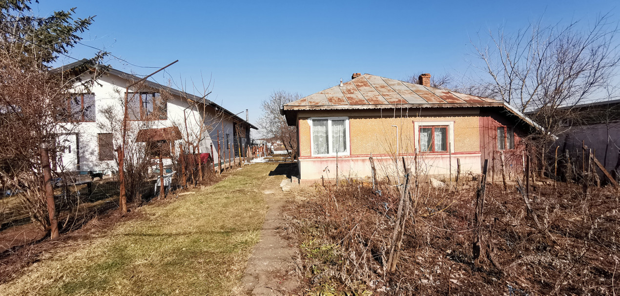 Casa pe malul lacului