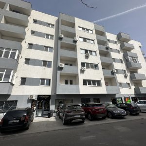 Spatiu comercial pe colt, vitrina mare, Grand Arena , bloc nou