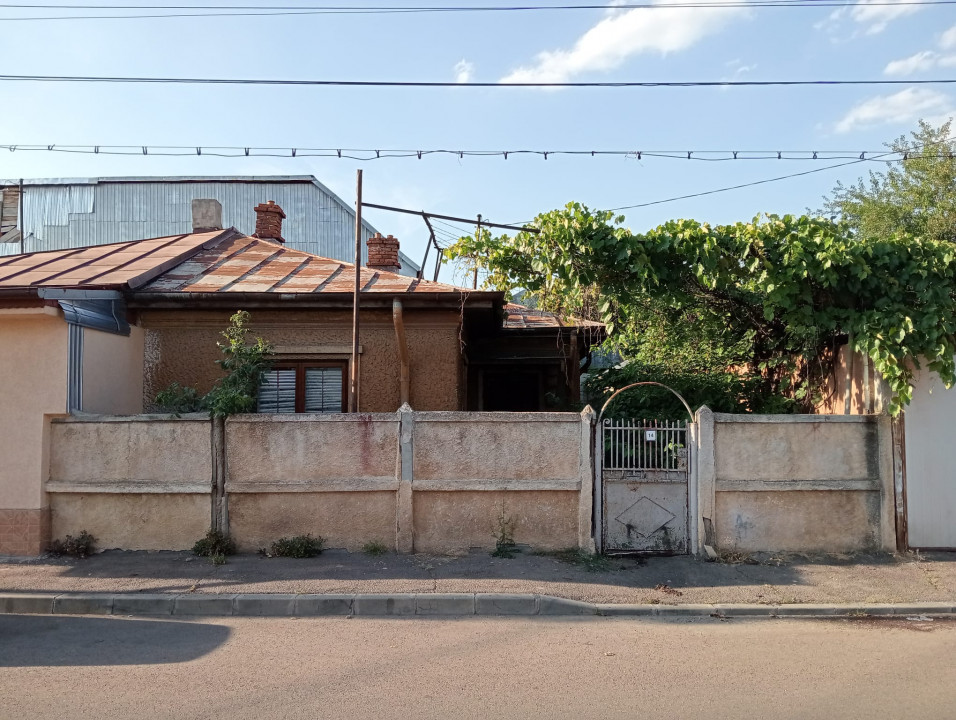 MEGA OCAZIE SE VINDE CASA CU TEREN IN APROPIERE DE PIATA RAHOVA PRET MIC