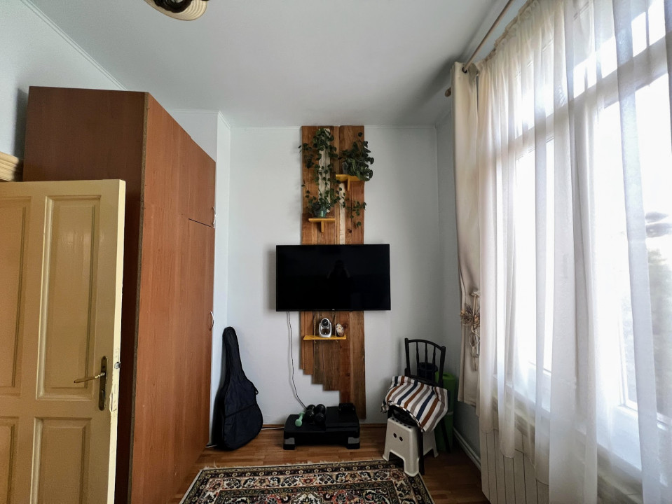 Apartament cladire centrala, intrare separata etaj+mansarda, 6 camere