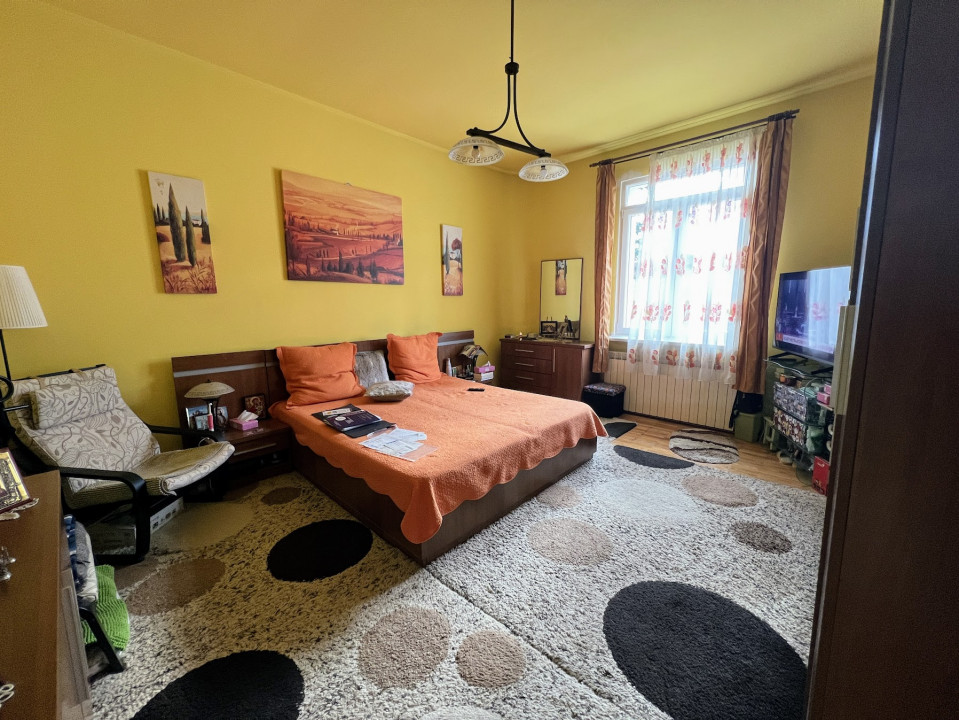 Apartament cladire centrala, intrare separata etaj+mansarda, 6 camere