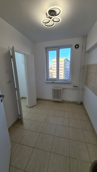 SUPER OCAZIE SE VINDE APARTAMENT 3 CAMERE SEMIDECOMANDAT IN ZONA UNIRII 