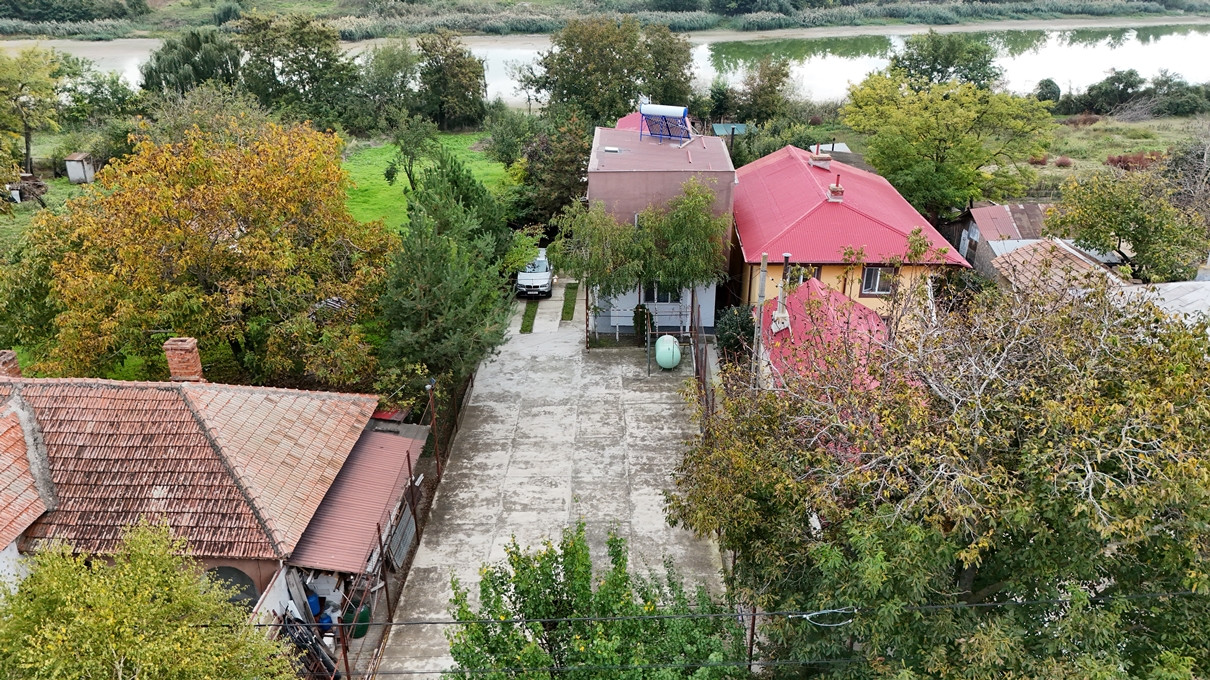 Casa de vacanta cu deschidere la lac