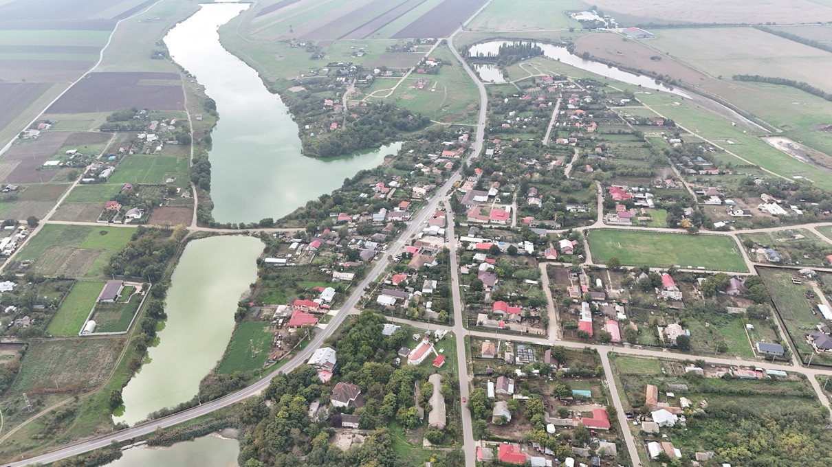 Casa de vacanta cu deschidere la lac