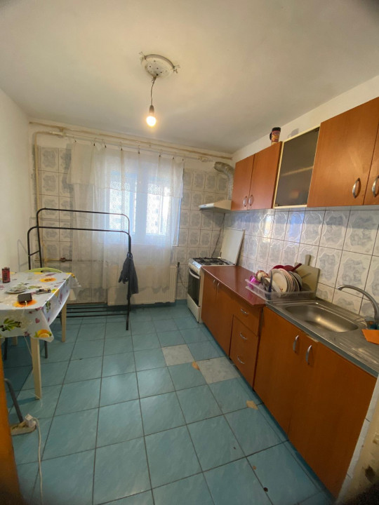 SE VINDE APARTAMENT 3 CAMERE DECOMANDAT SPATIOS IN ZONA RAHOVA-MARGEANULUI 