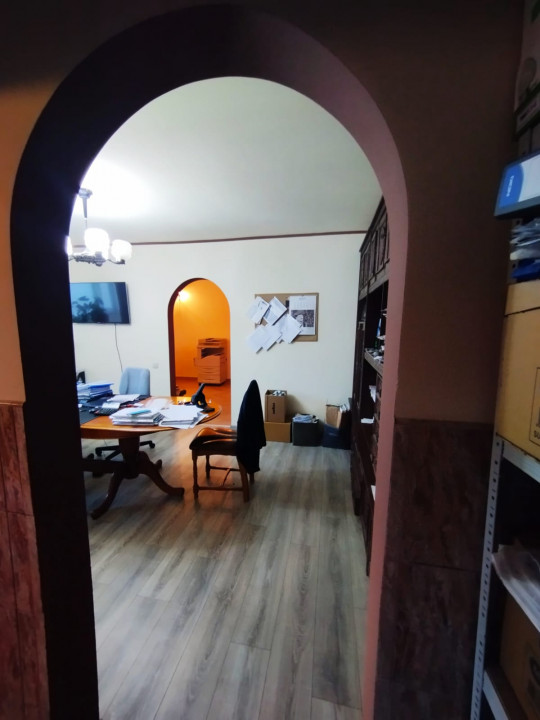 SE VINDE APARTAMENT 3 CAMERE SPATIOS SI RENOVAT IN ZONA PIATA RAHOVA