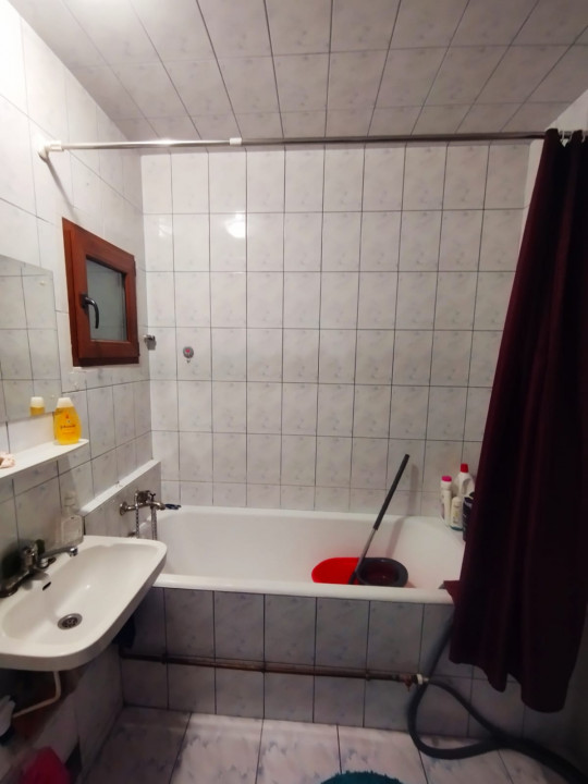 SE VINDE APARTAMENT 3 CAMERE SPATIOS SI RENOVAT IN ZONA PIATA RAHOVA