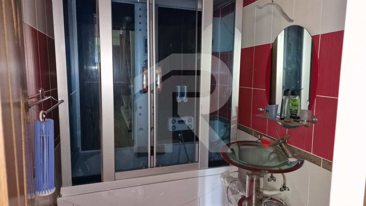 Apartament 3 camere in bloc de 4 etaje mansardat !