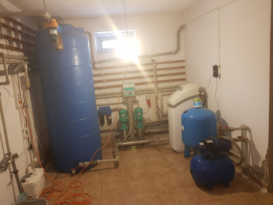 VAND VILA DUPLEX DE LUX 800 MP UTILI SI 1130 MP TEREN LANGA LACUL CERNICA 