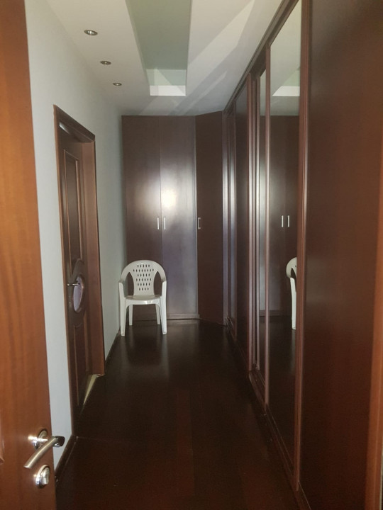 VAND VILA DUPLEX DE LUX 800 MP UTILI SI 1130 MP TEREN LANGA LACUL CERNICA 