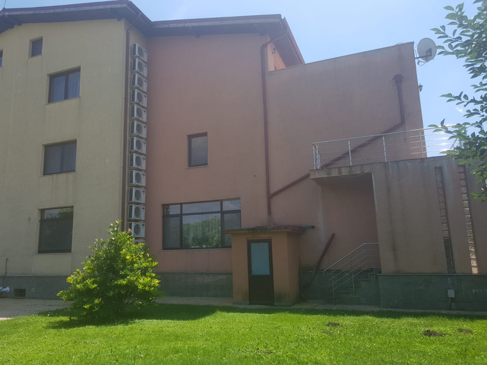 VAND VILA DUPLEX DE LUX 800 MP UTILI SI 1130 MP TEREN LANGA LACUL CERNICA 