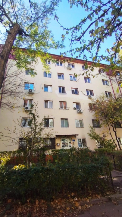 INCHIRIEZ APARTAMENT 3 CAMERE IN ZONA BRANCOVEANU CU CENTRALA PROPRIE