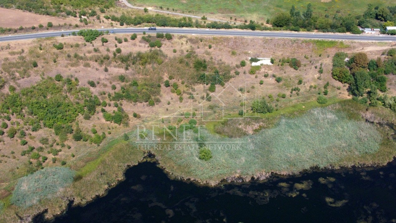 Teren langa lac Naipu