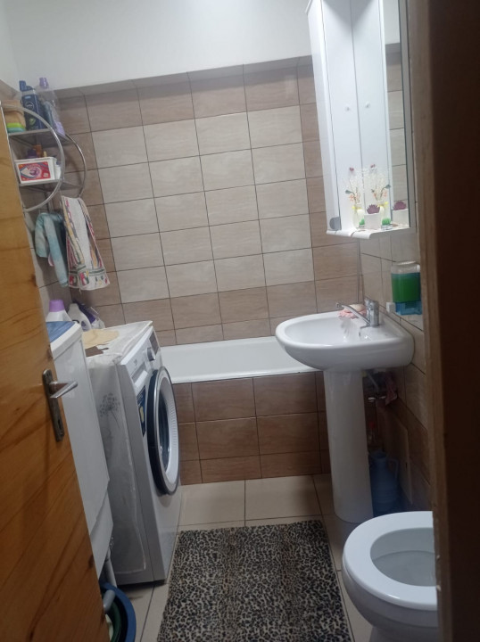 VAND APARTAMENT 3 CAMERE SPATIOS LANGA METROU APARATORII PATRIEI BERCENI