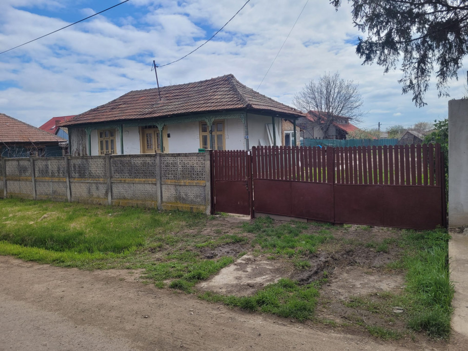 Casă bătrânească locuibilă, cu teren generos de 1500 mp,IF Dascălu, lângă Profi