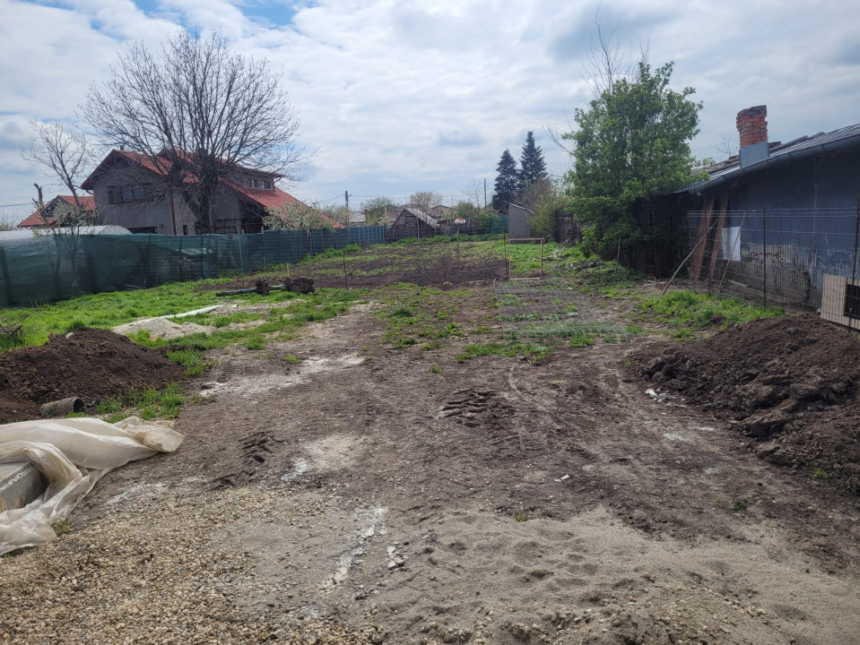 Casă bătrânească locuibilă, cu teren generos de 1500 mp,IF Dascălu, lângă Profi