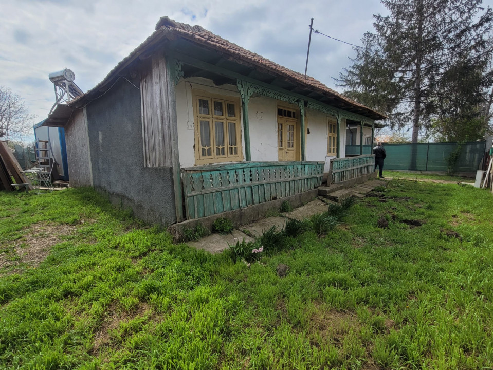 Casă bătrânească locuibilă, cu teren generos de 1500 mp,IF Dascălu, lângă Profi