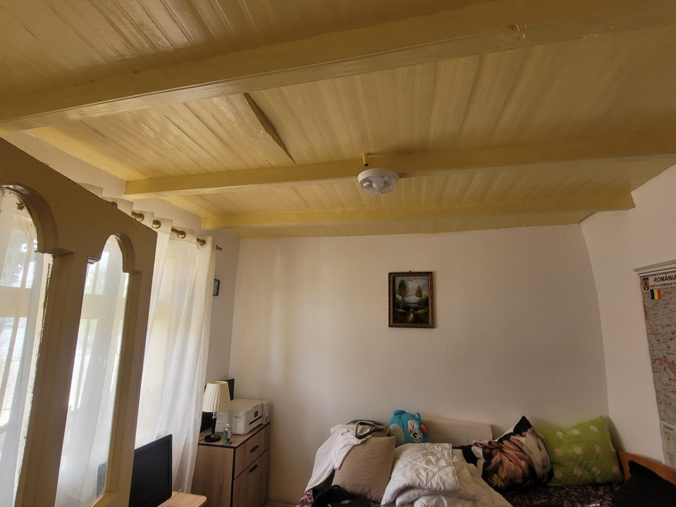 Casă bătrânească locuibilă, cu teren generos de 1500 mp,IF Dascălu, lângă Profi