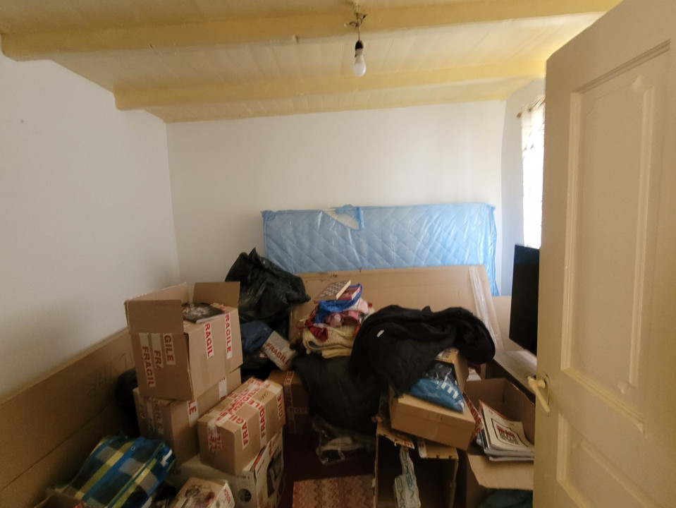Casă bătrânească locuibilă, cu teren generos de 1500 mp,IF Dascălu, lângă Profi