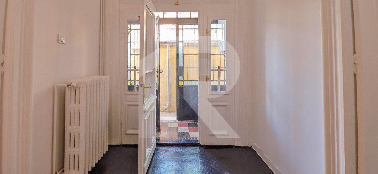 Casa in vecinatatea Guvernului