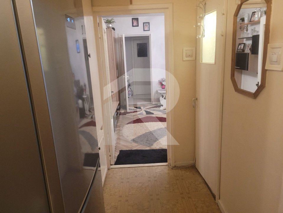 Apartament 3 camere semidecomandat 65 mp, et. 4/4, loc de parcare inclus