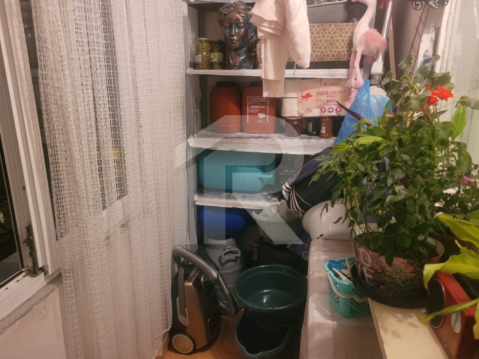 Apartament 3 camere semidecomandat 65 mp, et. 4/4, loc de parcare inclus