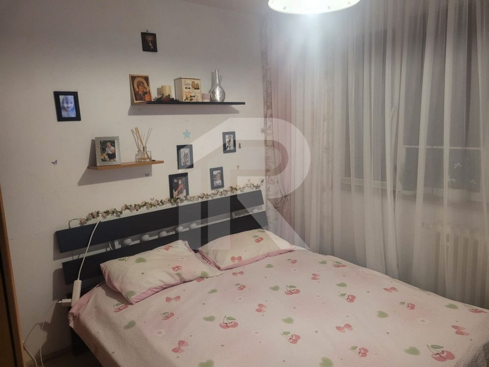 Apartament 3 camere semidecomandat 65 mp, et. 4/4, loc de parcare inclus
