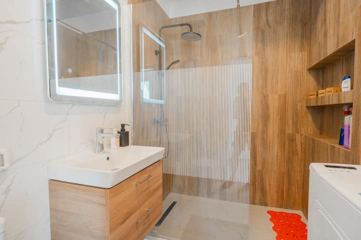 Complet mobilata si utilata  - loc parcare - Airbnb recenzii 5*