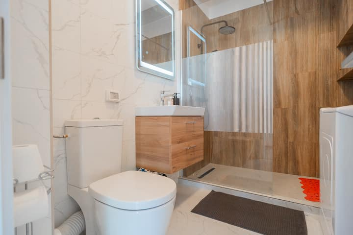 Complet mobilata si utilata  - loc parcare - Airbnb recenzii 5*