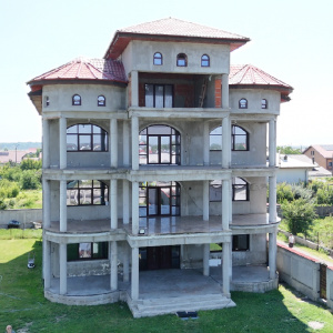 1 DECEMBRIE CASA P+2E+M LOT 1900 MP 