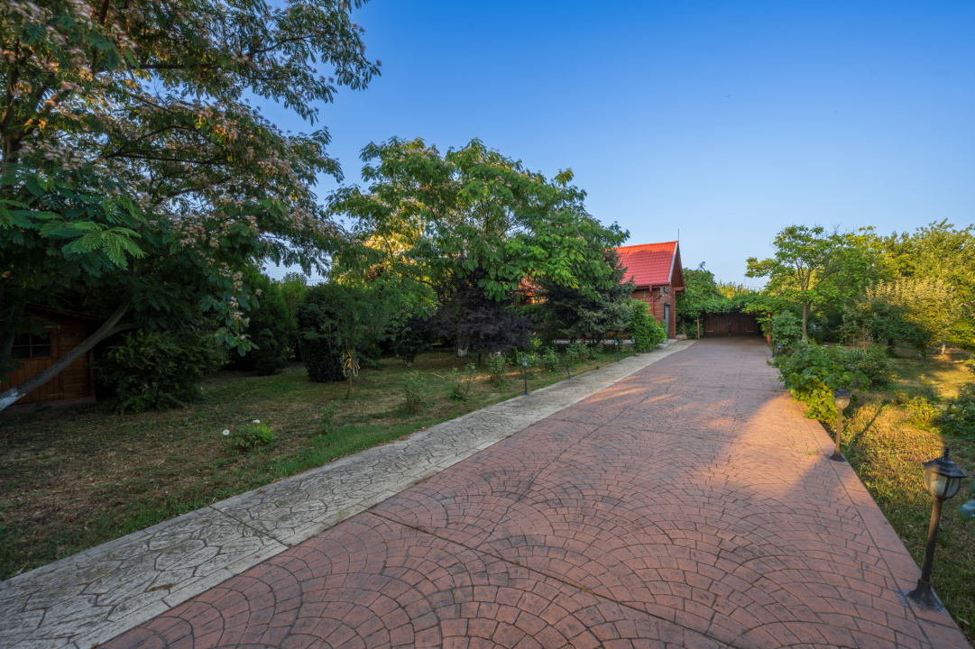 FUNDULEA – CENTRAL, CASA DE VACANTA 100 MP, LOT 2000 MP!