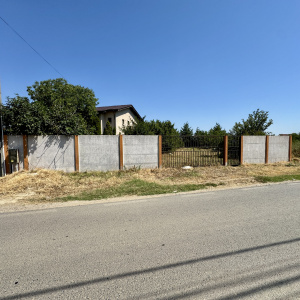 DOMNESTI , TEREN 698 MP, DESCHIDERE 17,19 MP, IMPREJMUIT CU GARD