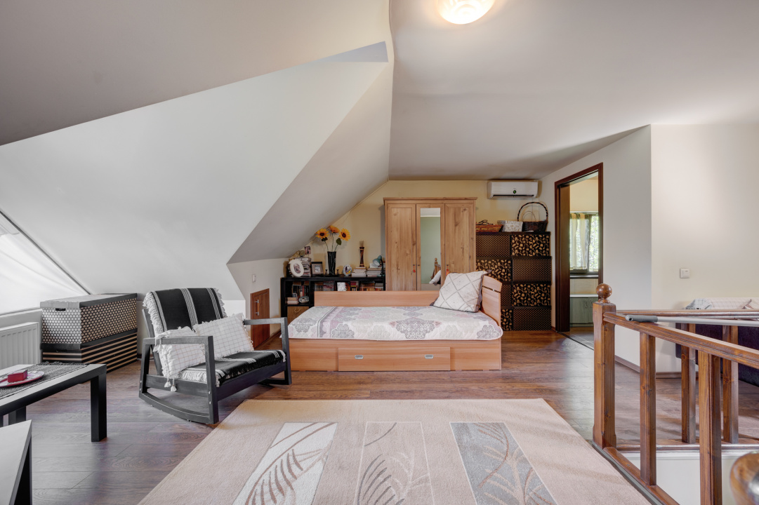 OTOPENI – MARIN SORESCU , CASA IN TRIPLEX 150 MP, LOT 300 MP!