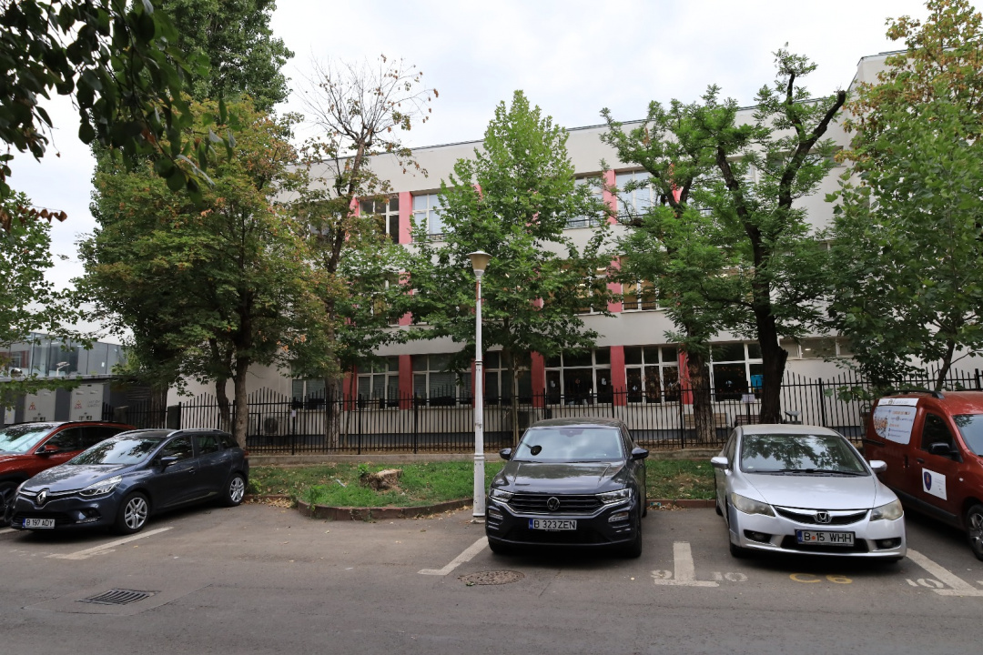 Apartament 4 camere decomandat Titan / Ozana