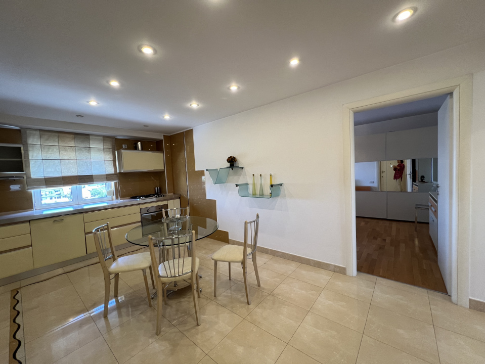 Apartament Unirii - 2 camere 78 mp. Transformat din 3 camere. 