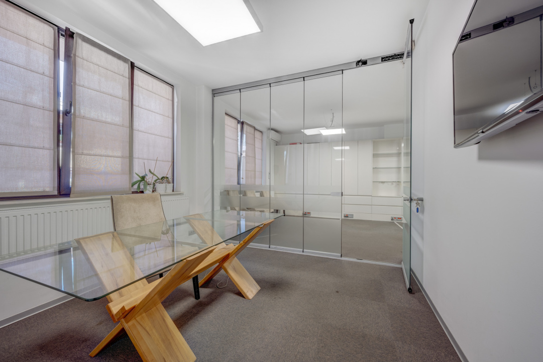 Apartament - birouri -  acces separat - loc de parcare - depozitare