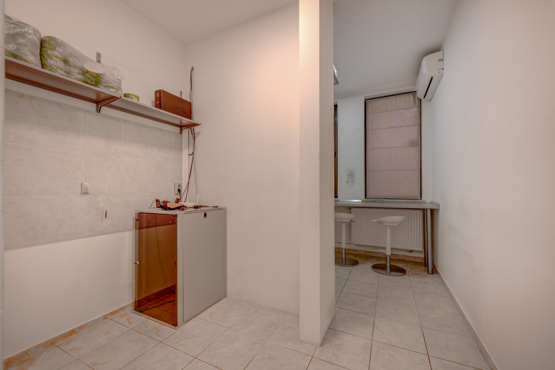 Apartament - birouri -  acces separat - loc de parcare - depozitare