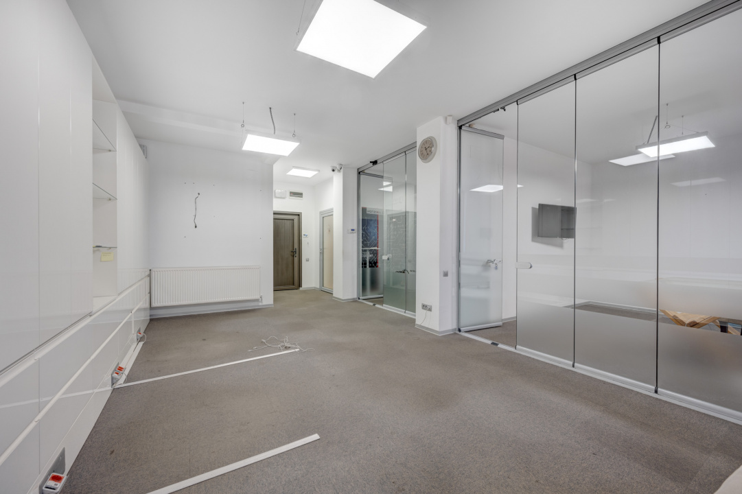 Apartament - birouri -  acces separat - loc de parcare - depozitare