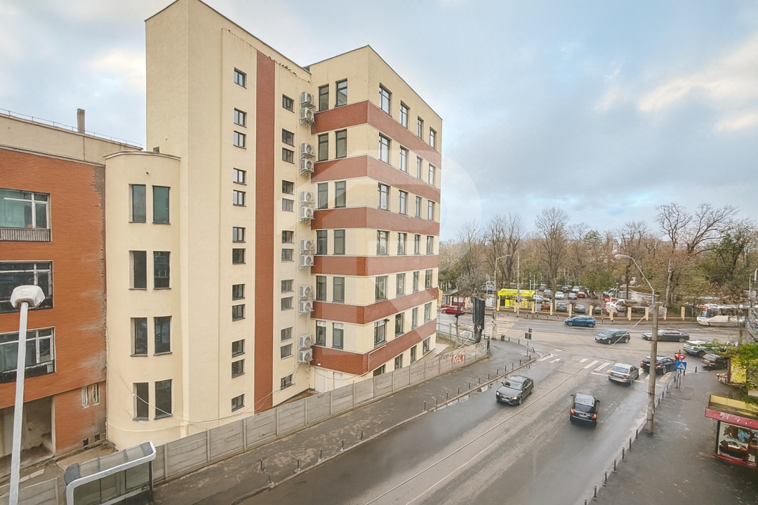 Lacul Tei – Teiul Doamnei, Etaj 3, 2 balcoane , Orientare VEST, Bloc reabilitat