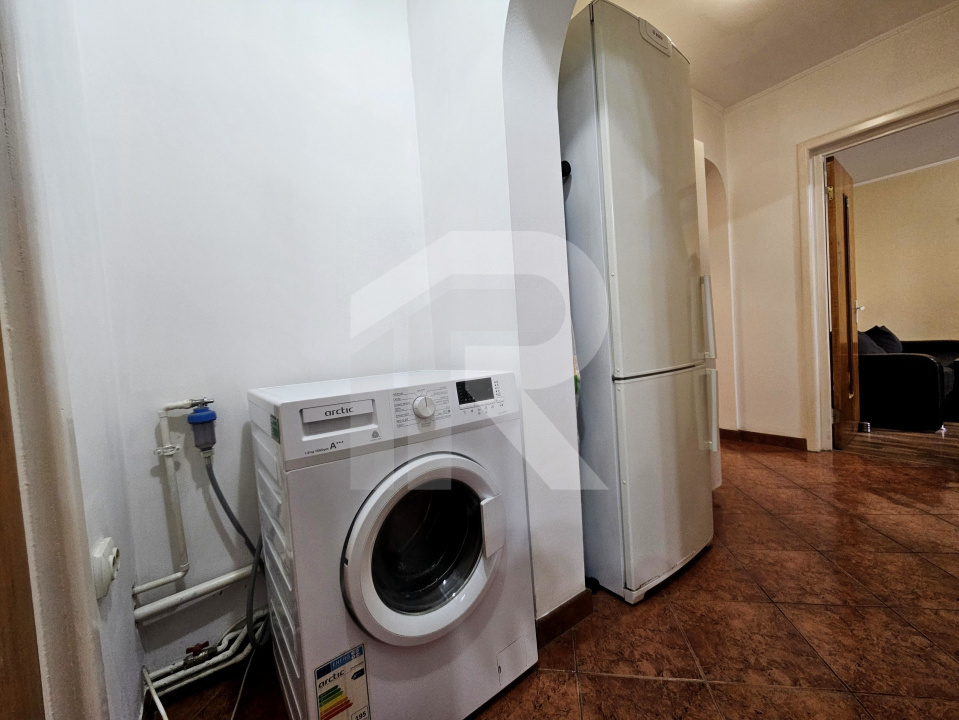 LUICA - PIATA RESITA, 3 CAMERE 73 MP TOTAL, CENTRALA PROPRIE!