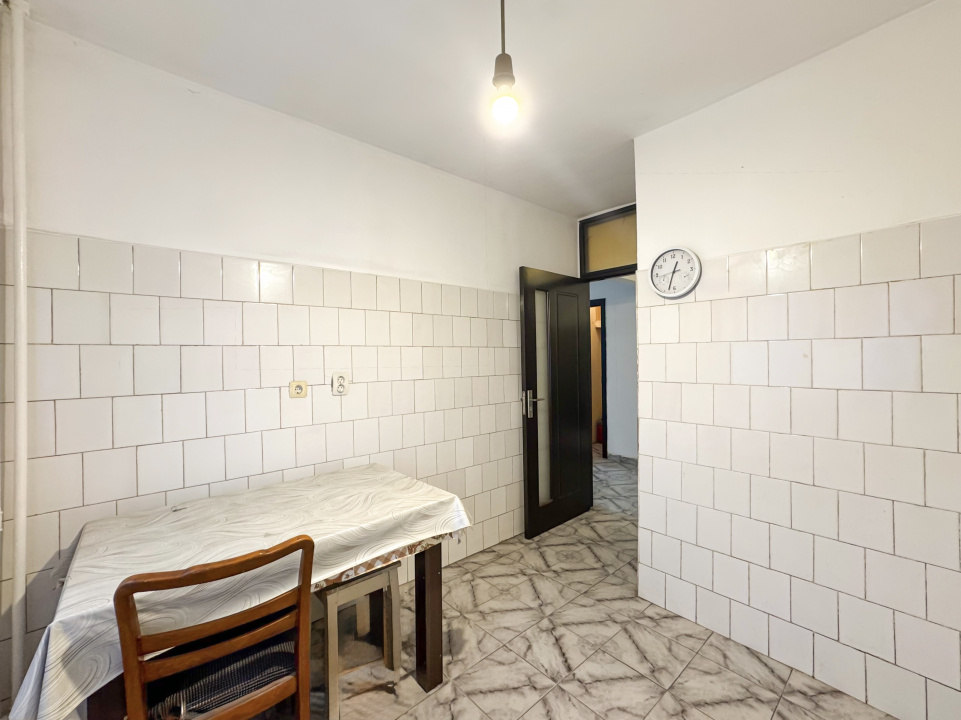 Un 3 camere corect. Si extrem de interesant!