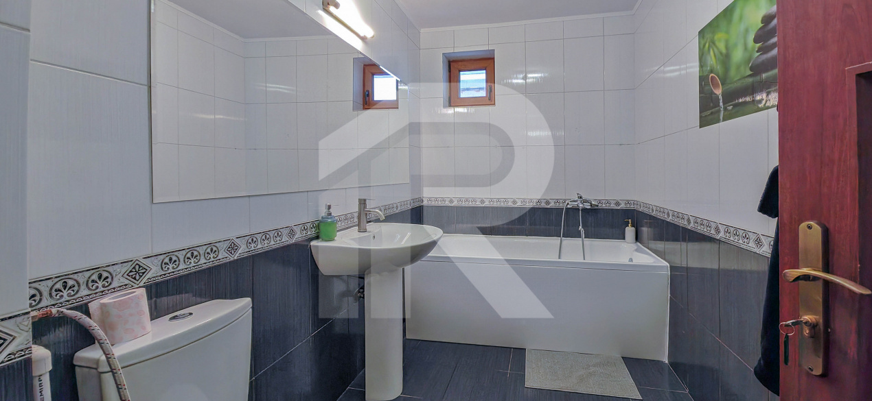 Casă 5 camere renovată 2025, curte+parcare