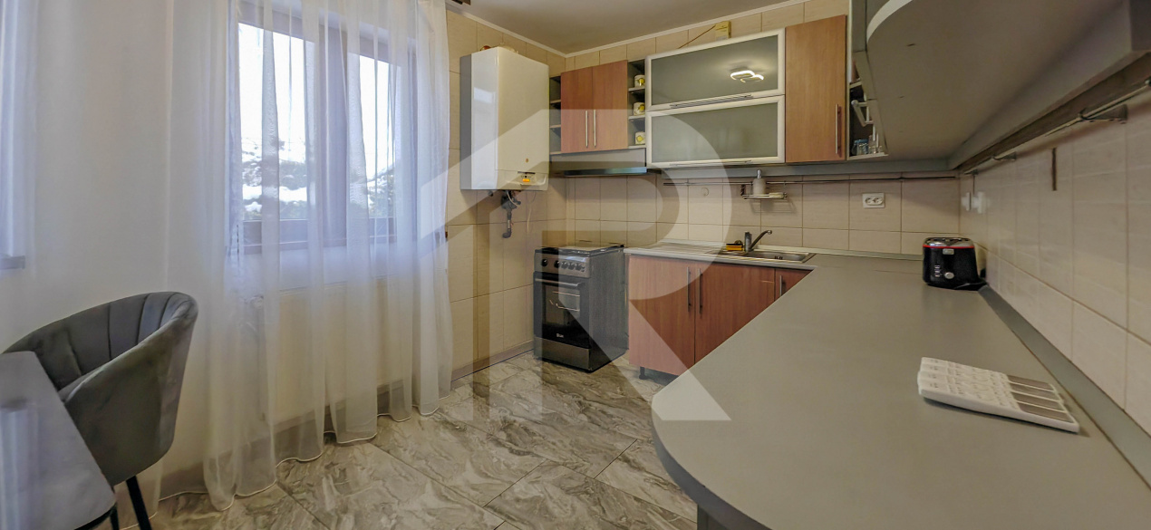 Casă 5 camere renovată 2025, curte+parcare