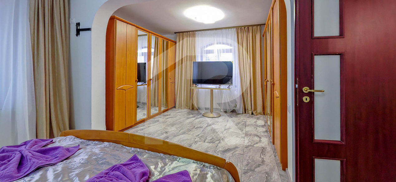 Casă 5 camere renovată 2025, curte+parcare