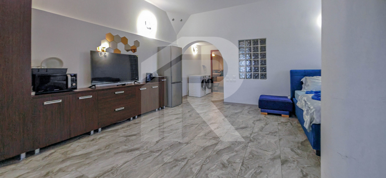 Casă 5 camere renovată 2025, curte+parcare