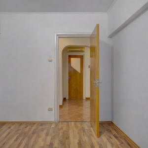 BERCENI – PIAȚA REȘIȚA – 3 CAMERE, 73 MP TOTAL, CENTRALA PROPRIE, LOC PARCARE!