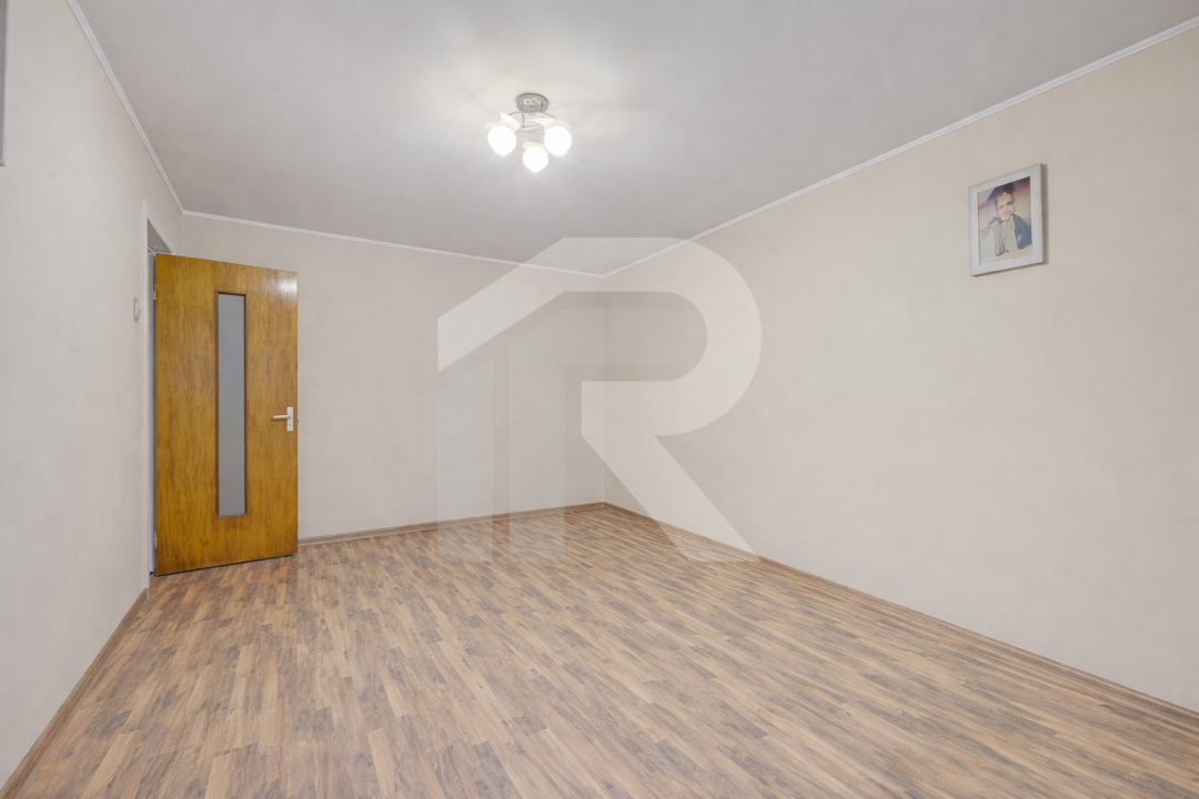 PIAȚA REȘIȚA, 3 CAMERE, 73 MP TOTAL, CENTRALA PROPRIE, LOC PARCARE!