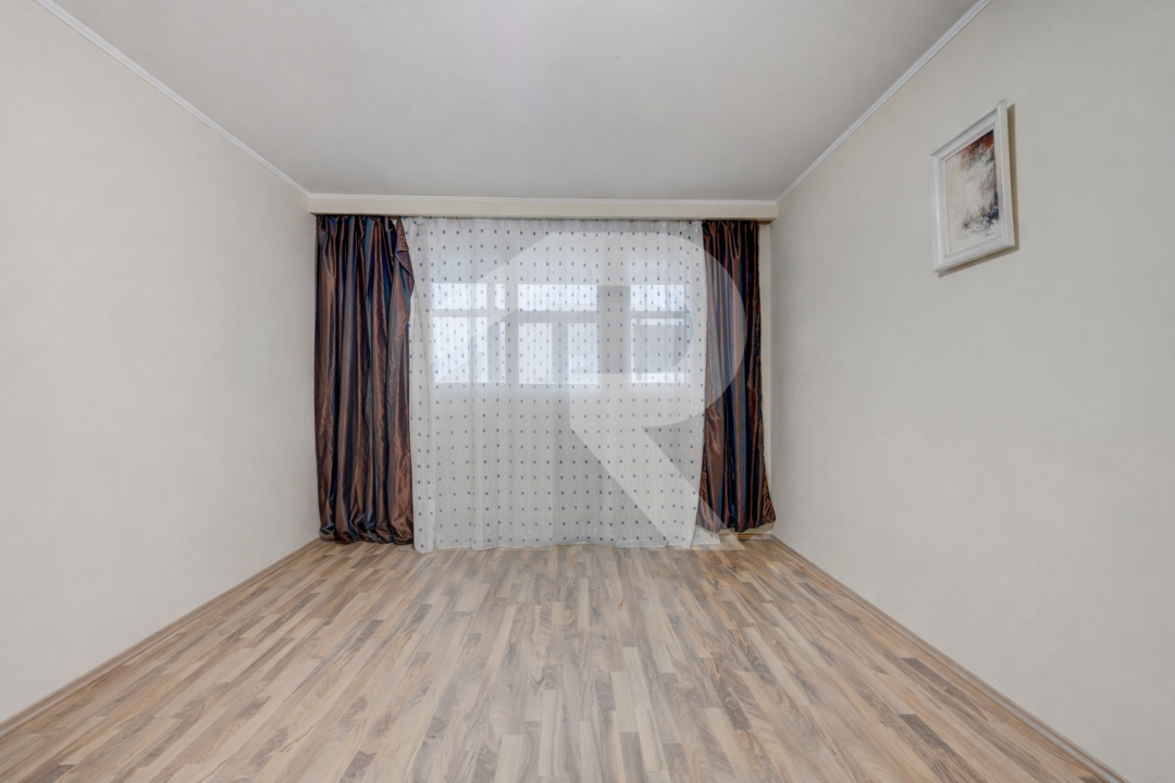 PIAȚA REȘIȚA, 3 CAMERE, 73 MP TOTAL, CENTRALA PROPRIE, LOC PARCARE!